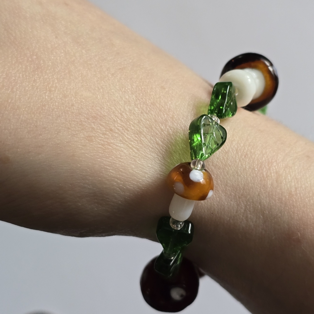 Mushroom bracelet leaves nature goblin fairy goblincore fairycore handmade - Picture 5 of 11
